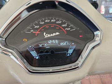 Piaggio Vespa 300 GTS SUPER 2023 E5 PASSAGGIO INCL