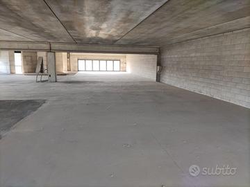 440 mq a rustico 1o piano capannone industriale