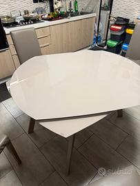 Tavola completa di sedie