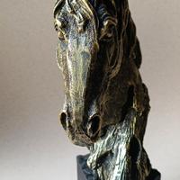 Scultura decorativa in resina, nera e dorata