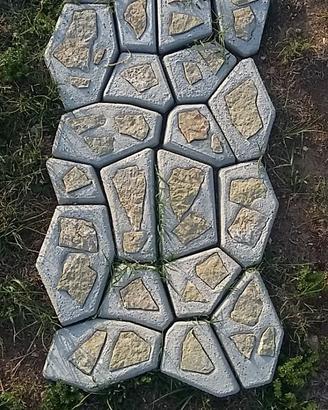 Betonelle in cemento con scaglie di verdello