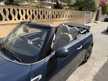 mini Cooper Cabrio iva esposta