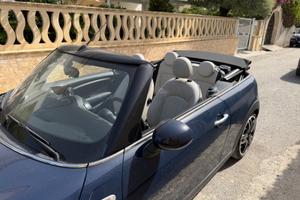 mini Cooper Cabrio iva esposta