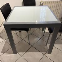 Tavolo quadrato allungabile