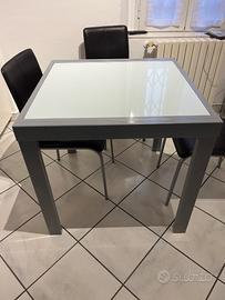 Tavolo quadrato allungabile