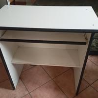 Scrivania con ripiano scorrevole 