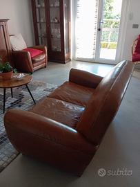 divano e poltrona in pelle stile vintage 