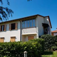 Appartamento ammobiliato con tre camere due bagni