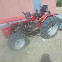 Trattore agricolo