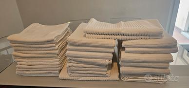 2 stock asciugamani e copripiumini