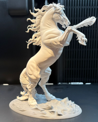 Statua di cavallo realistico