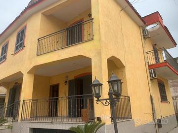 Villa zona Via Lago Patria