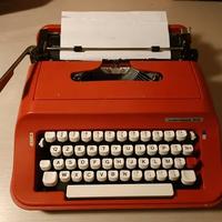 Macchina da scrivere Olivetti Underworld 319