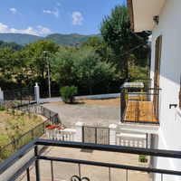 Casa in bifamiliare con giardino e spazi privati