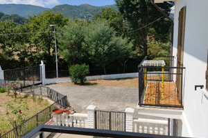 Casa in bifamiliare con giardino e spazi privati