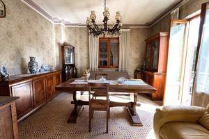 Appartamento di 153 m² con 5 locali e box auto a S