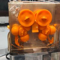 Spremiagrumi elettrico automatico con secchio