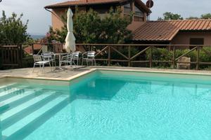 Splendido bilocale immerso nel verde con piscina