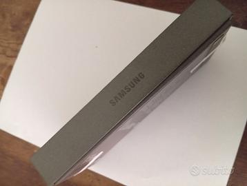 Nuovissimo modello Samsung Galaxy z flip 8