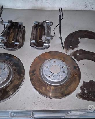 Kit Freni Anteriori 4 Pompanti Per Audi A4 - A5 B9