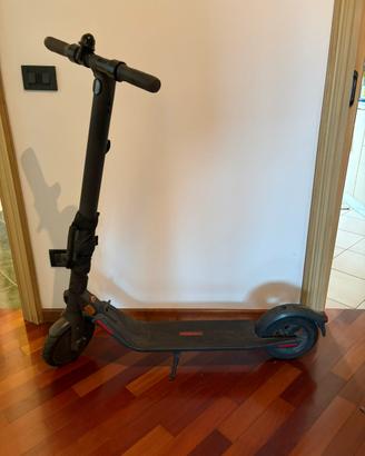 Monopattino elettrico Segway Ninebot E22E