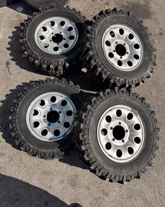 cerchi con gomme tassellate per suzuki