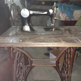 Macchina cucito antica