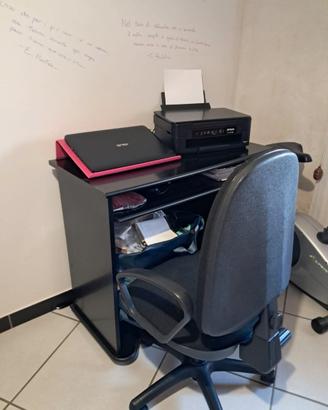 Scrivania con sedia