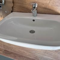 Lavabo in ceramica
