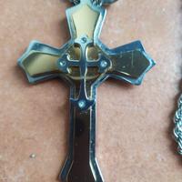 Collana in metallo con Ciondolo a Croce