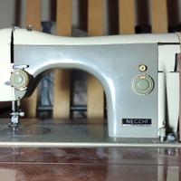 Necchi Modello 76 Macchina da cucire con mobile