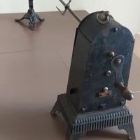 Antico girarrosto da camino a carica manuale