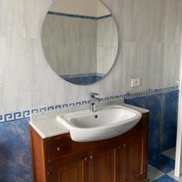 Mobile bagno legno massello con piano di marmo