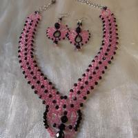 set gioielli collana orecchini rosa nero elegante
