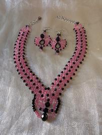 set gioielli collana orecchini rosa nero elegante