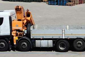 MOTRICE IVECO CON GRU