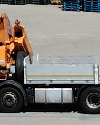 MOTRICE IVECO CON GRU