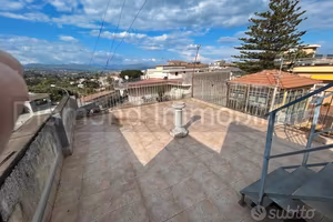 Casa singola su tre livelli a Giarre