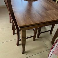 Tavolo da cucina e sedie