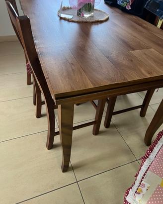 Tavolo da cucina e sedie