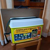 Tavolo, sedie e set stoviglie da pic nic