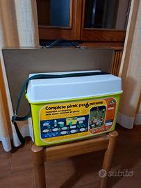 Tavolo, sedie e set stoviglie da pic nic