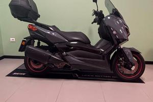 Yamaha X-Max 300 max tech