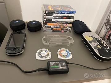 PSP + custodie e giochi