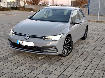 WOLKSVAGEN GOLF 8 TDI 115CV 2023