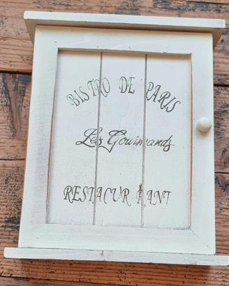 Cassetta portachiavi da parete realizzata in legno