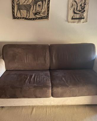 Divano letto 3 posti, praticamente nuovo.