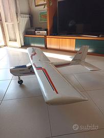 Aereo modello in ABS ala alta