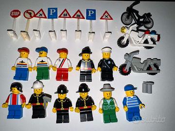 Lotto LEGO 11 Minifigures + 3 moto + cartelli