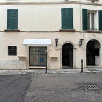 NEGOZIO A BRESCIA